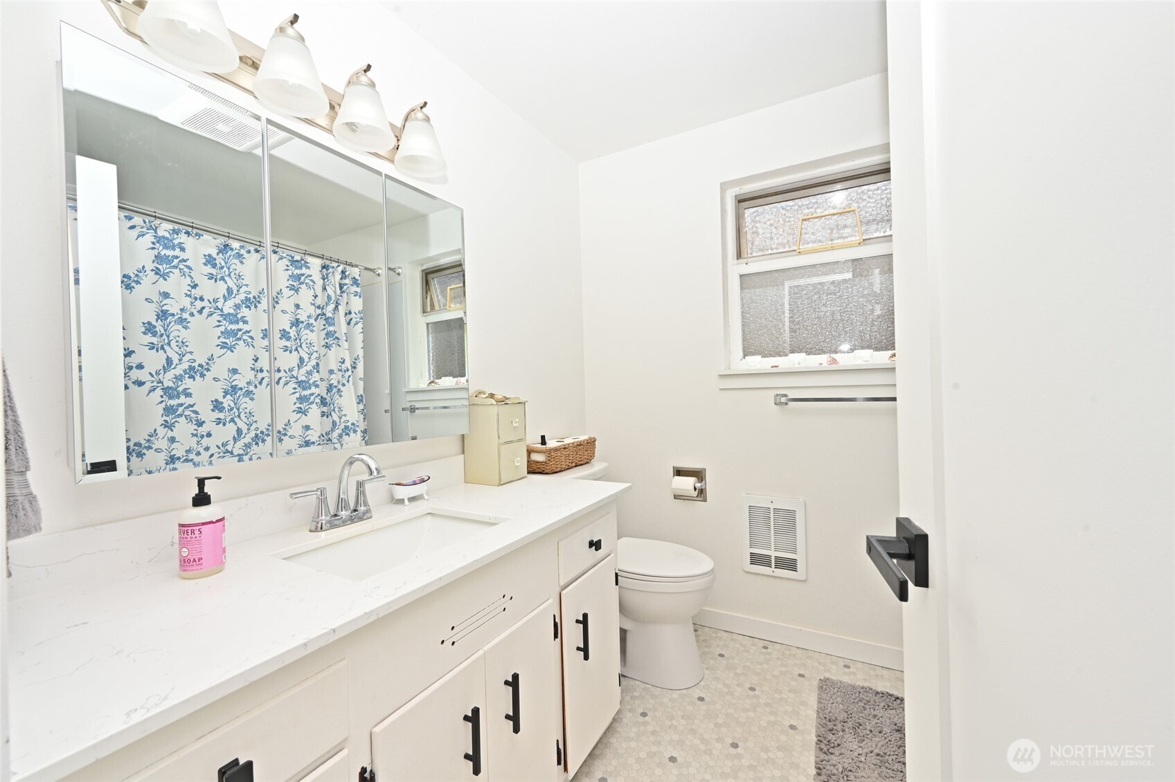 533 4th Avenue South, Unit 16 Edmonds, WA 98020 - Photo 10 of 11