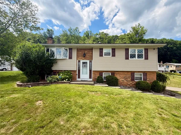 $294,900 | 920 Sarah Lane, Endicott, NY 13760