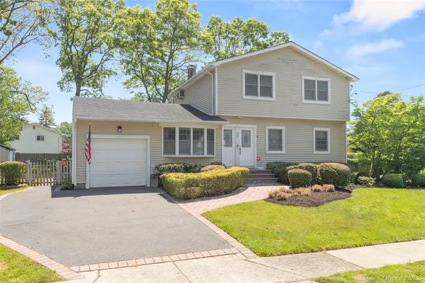 $799,000 | 46 39th Street, Islip, NY 11751