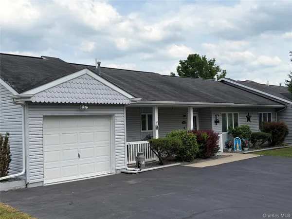 $349,000 | 7 Villa Vista Drive, Unit 702, Callicoon, NY 12723