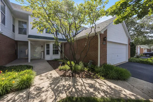 $425,000 | 137 Welwyn Street, Lake Bluff, IL 60044