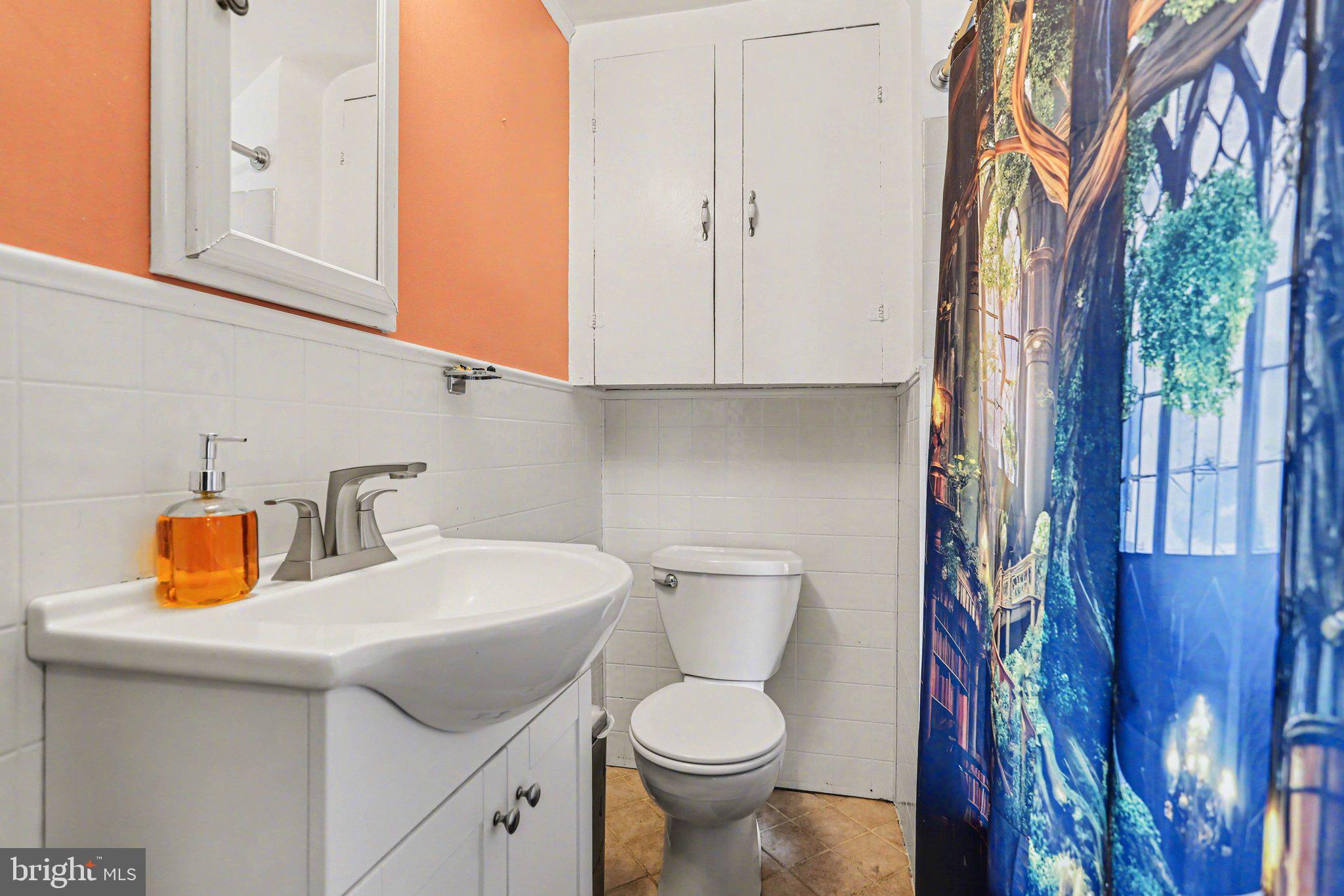 524 Hillcrest Road York, PA 17403 - Photo 14 of 26 Bathroom