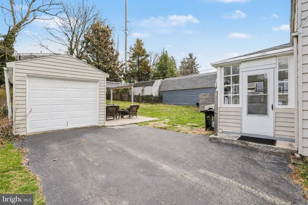 a view of a house with a yard and garage
