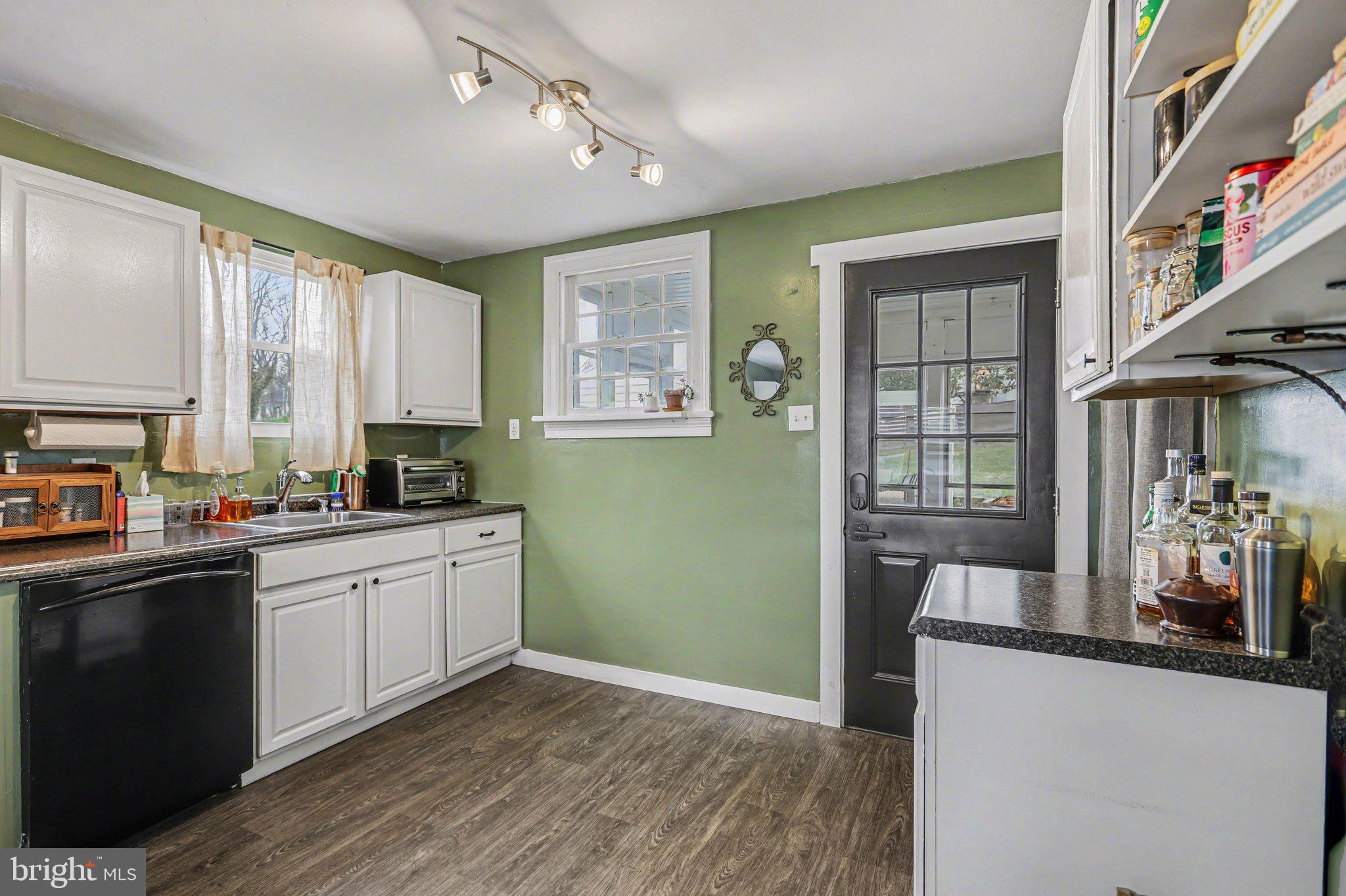 524 Hillcrest Road York, PA 17403 - Photo 9 of 26 Kitchen leading out to the back door
