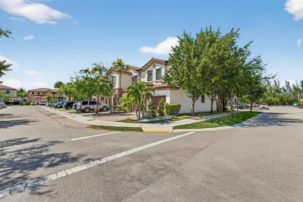 $659,000 | 9807 Northwest 88th Terrace, Doral, FL 33178