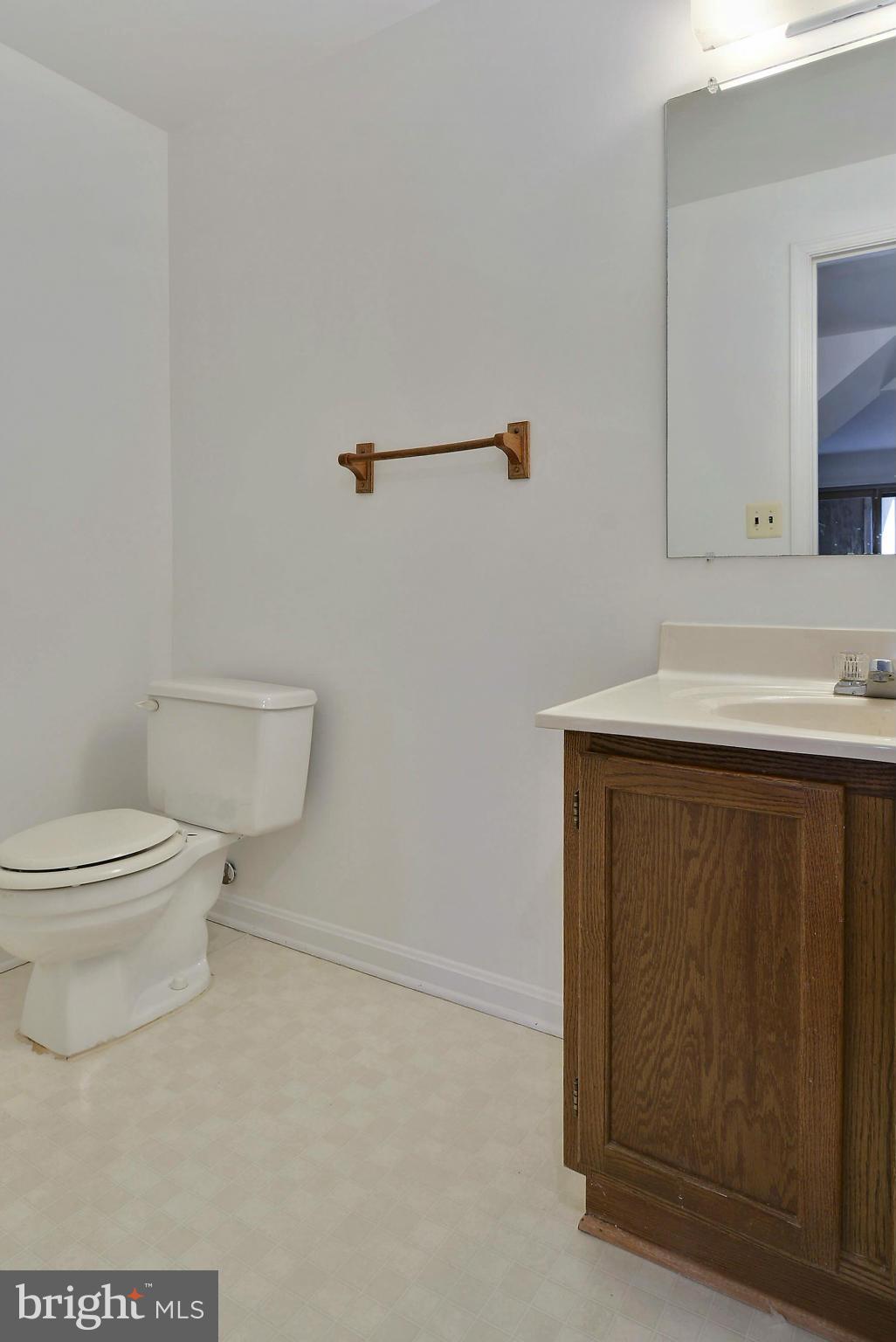 7306 Spring View Court Springfield, VA 22153 - Photo 23 of 30 Bath