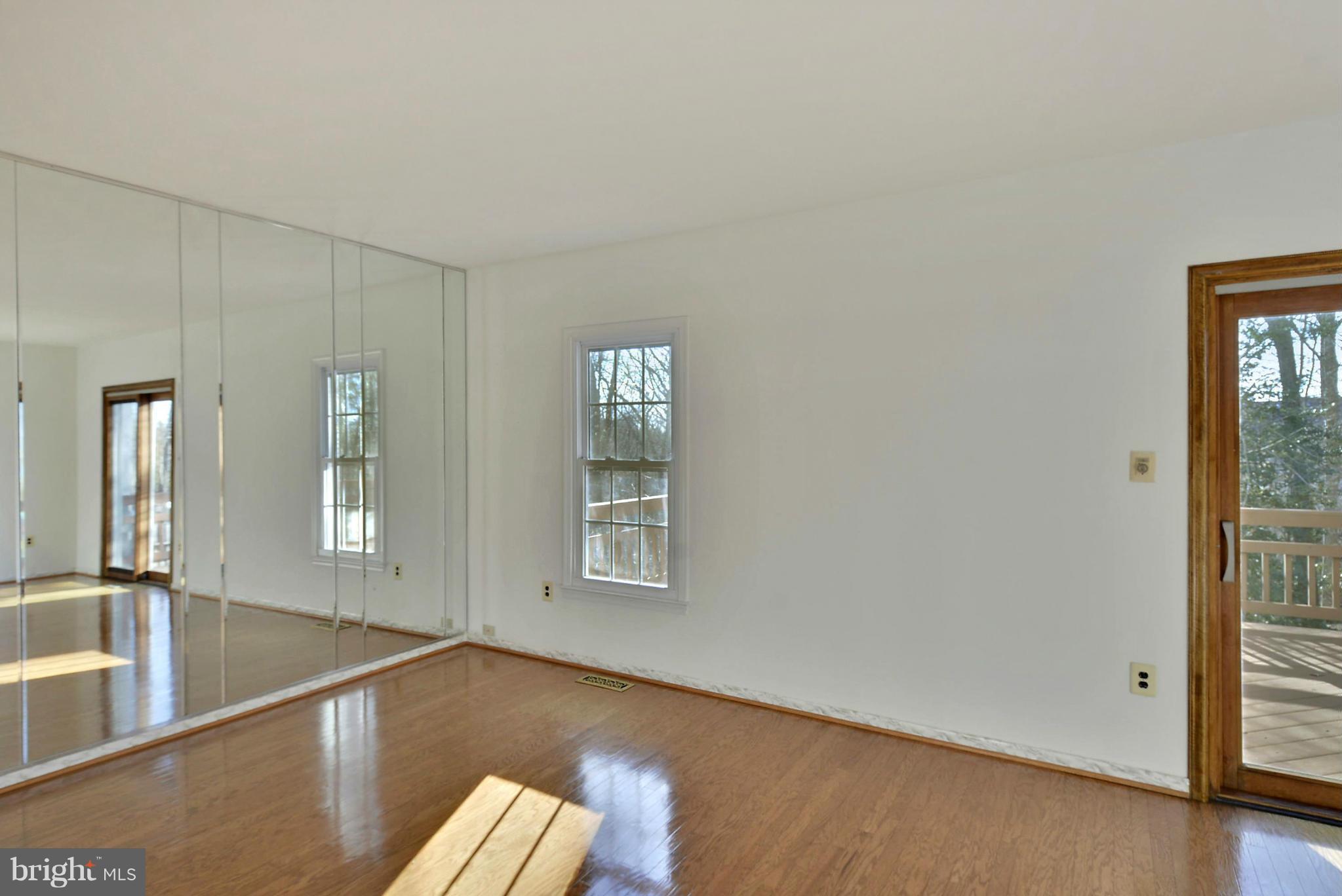 7306 Spring View Court Springfield, VA 22153 - Photo 4 of 30 Living Room