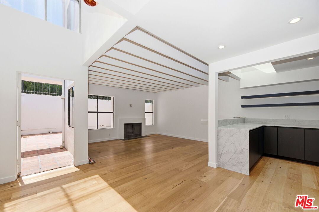 29221 Heathercliff Road, Unit 9 Malibu, CA 90265 - Photo 17 of 35