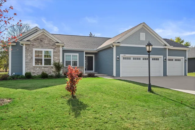 $649,900 | 7911 West Oakwood Way, Franklin, WI 53132