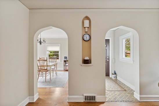 1220 South Fairview Avenue Park Ridge, IL 60068 - Photo 4 of 19 a view of livingroom with furniture