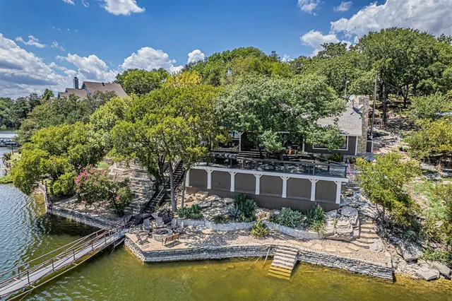 a house with swimming pool in front of it
