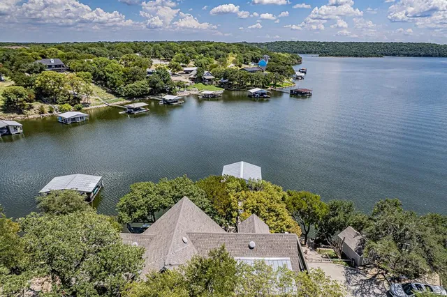 $995,000 | 169 Pam Drive, Chico, TX 76431