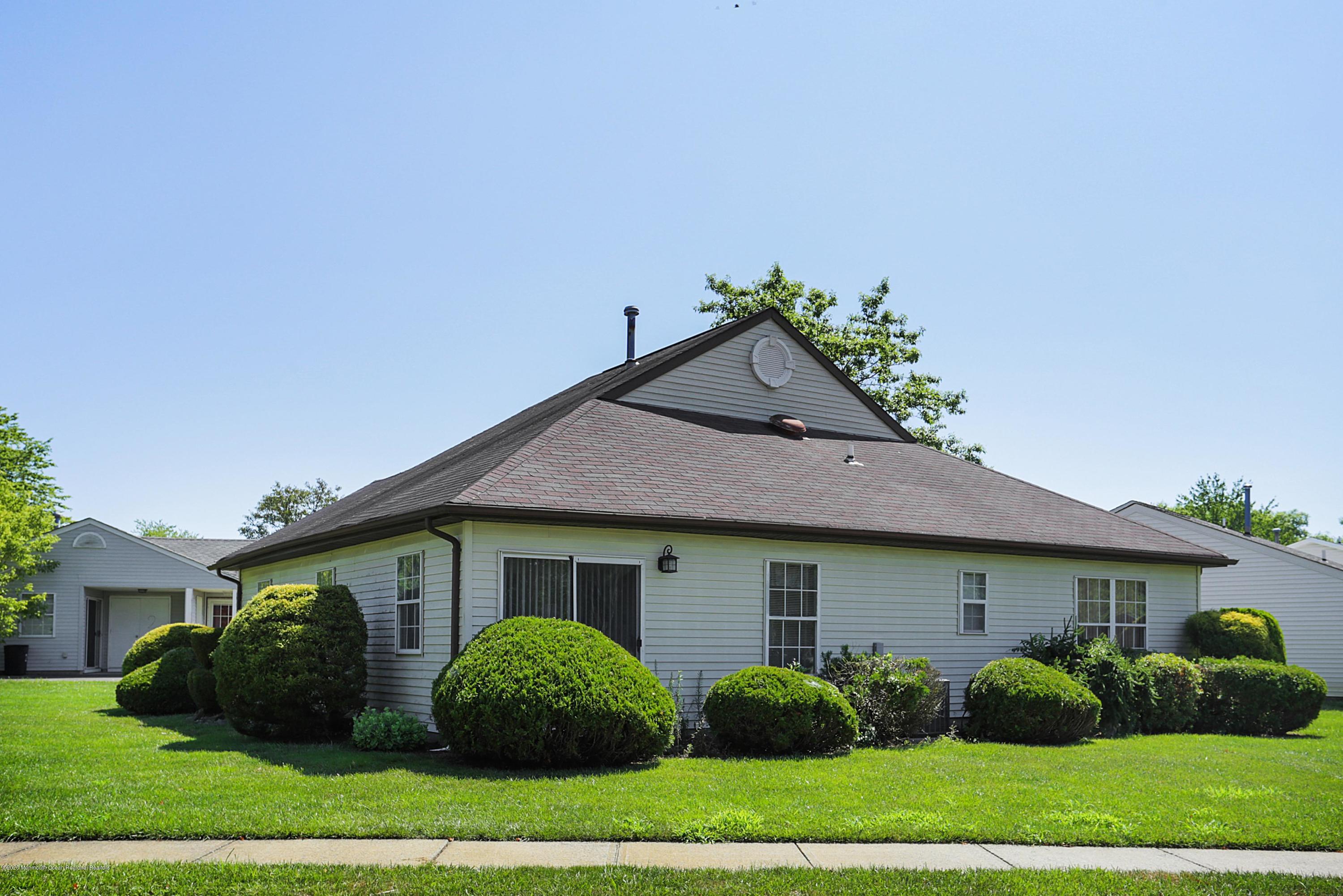 4 Carnaby Close Freehold, NJ 07728 - Photo 24 of 25 IMG_0595_6_7_8_9