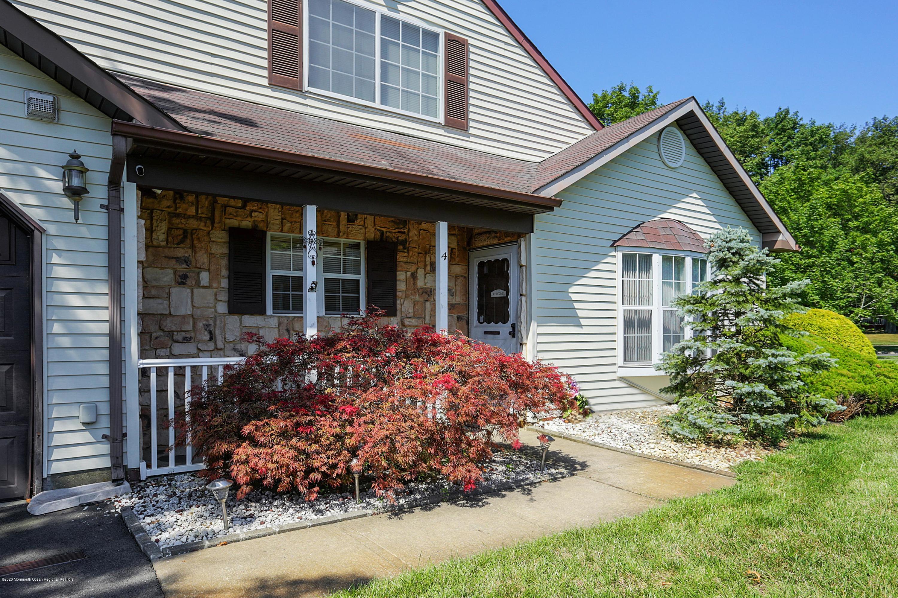 4 Carnaby Close Freehold, NJ 07728 - Photo 5 of 25 IMG_0580_1_2_3_4