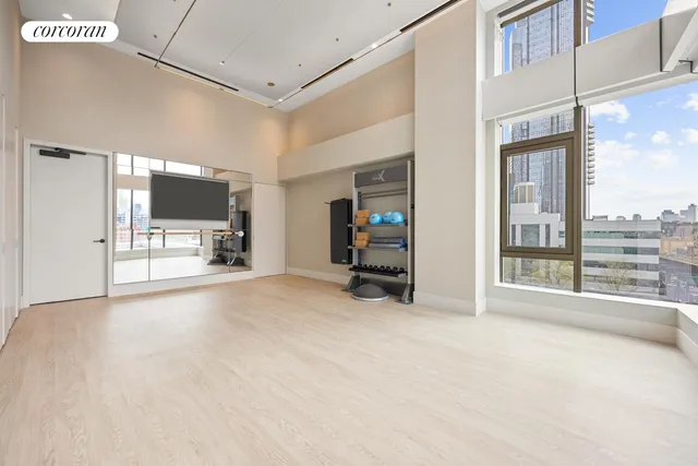 a view of entryway with workspace