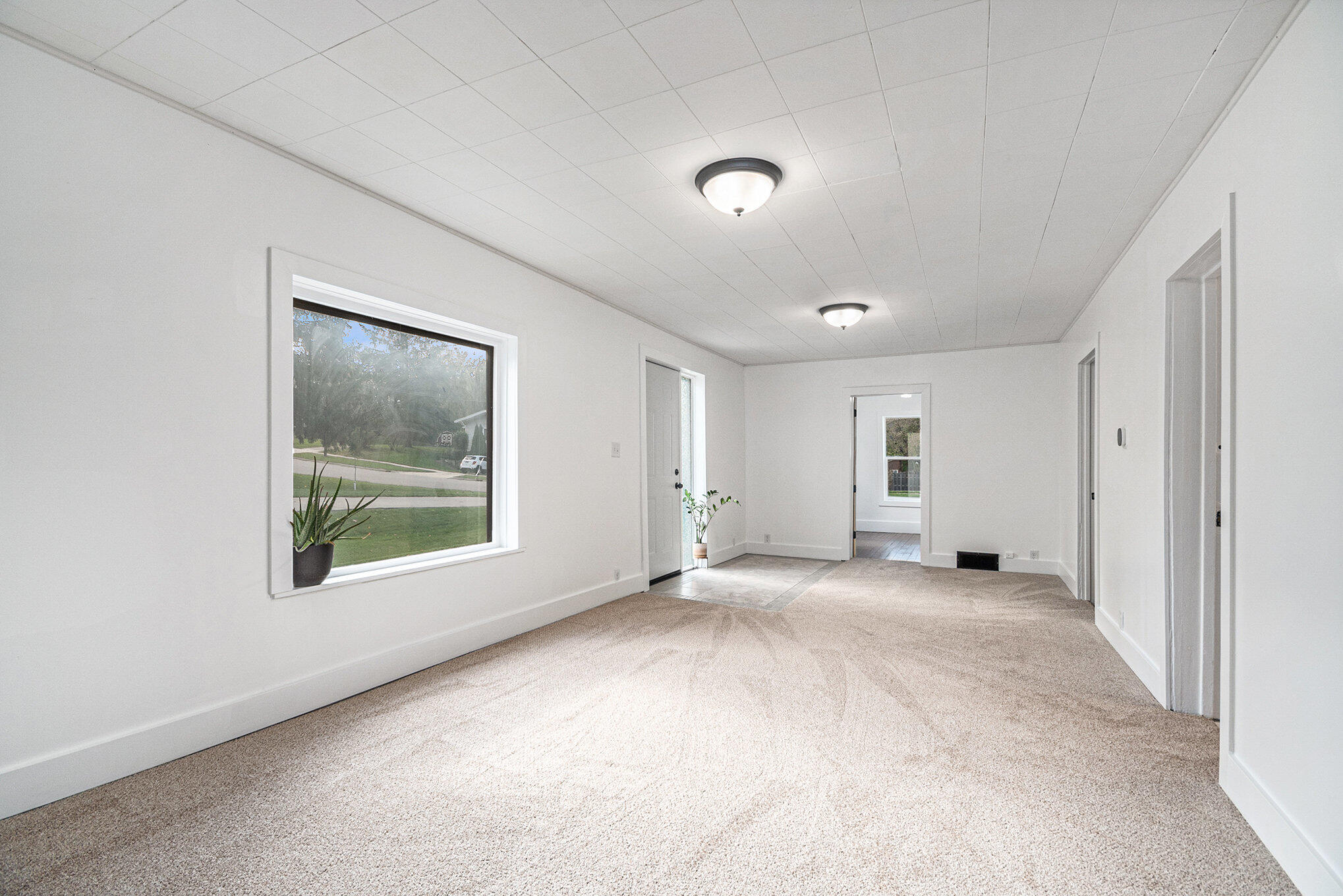 558 Cyrus Street Ionia, MI 48846 - Photo 6 of 19 003_file_435