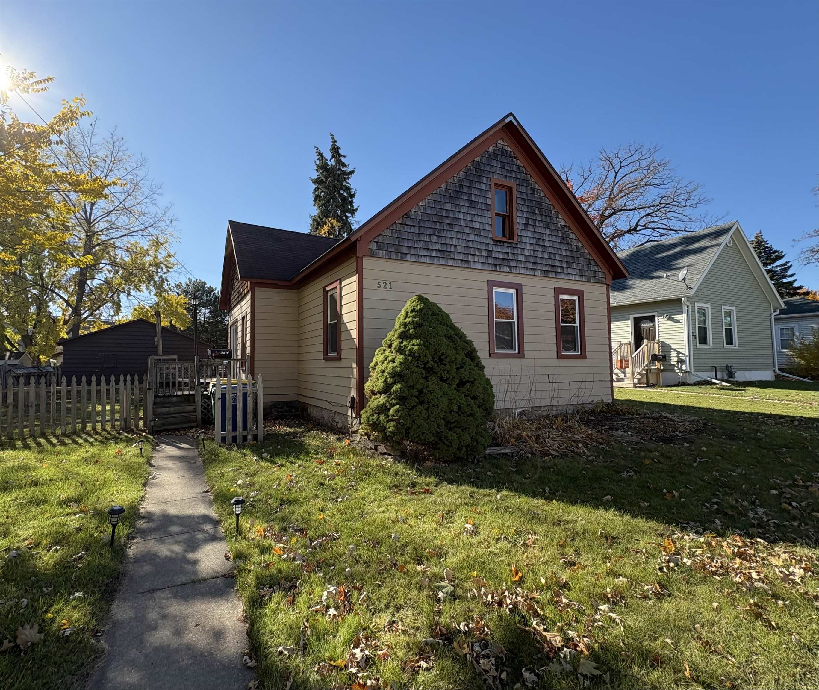 521 Clinton Street Green Bay, WI 54303 - Photo 1 of 26