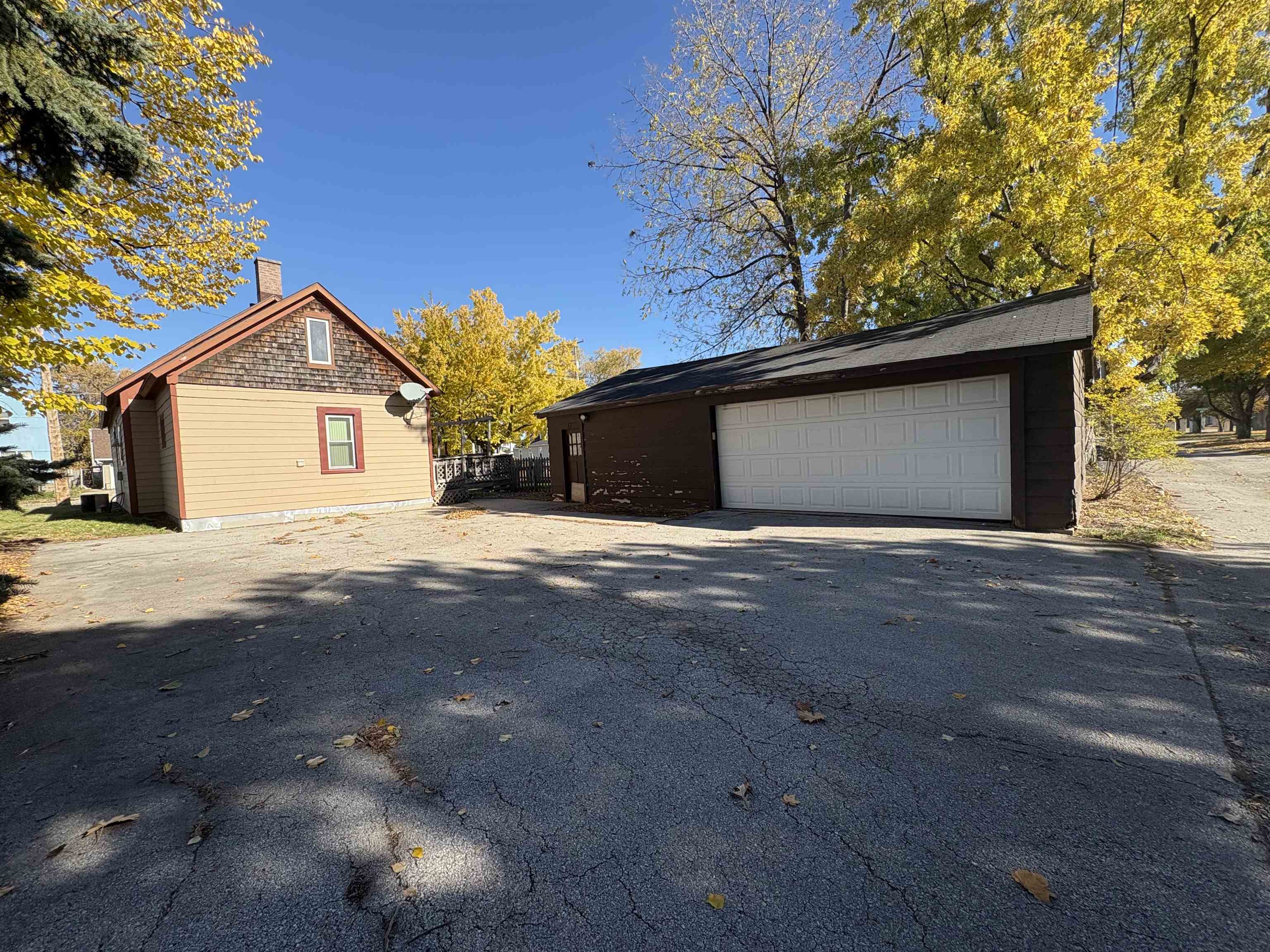 521 Clinton Street Green Bay, WI 54303 - Photo 5 of 26