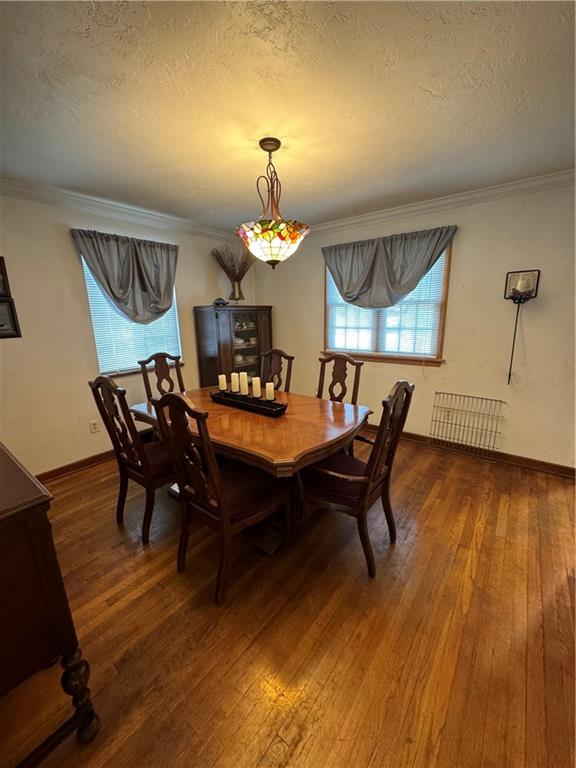 3034 Willett Road Pittsburgh, PA 15227 - Photo 9 of 29 Dining Room