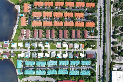 $499,900 | 126 Ocean Cay Way, Unit 27, Hypoluxo, FL 33462