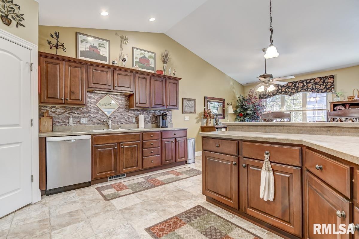456 Elle Court Springfield, IL 62711 - Photo 7 of 36