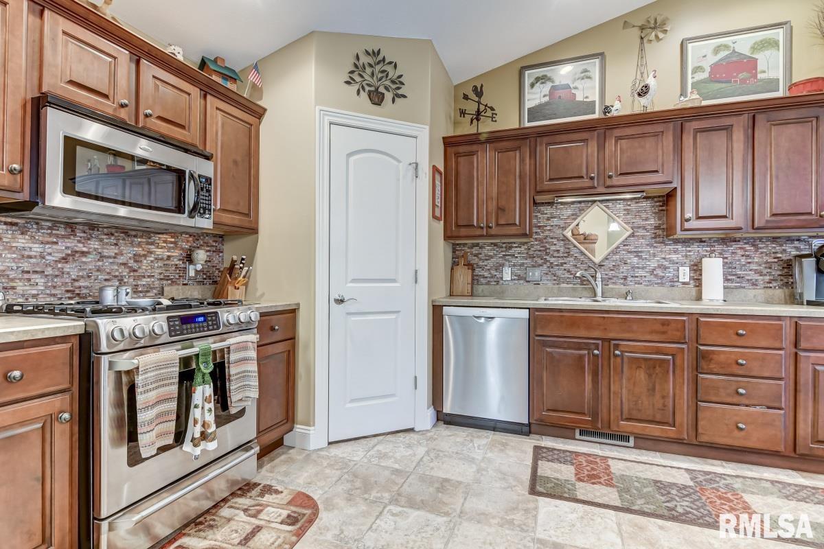 456 Elle Court Springfield, IL 62711 - Photo 8 of 36