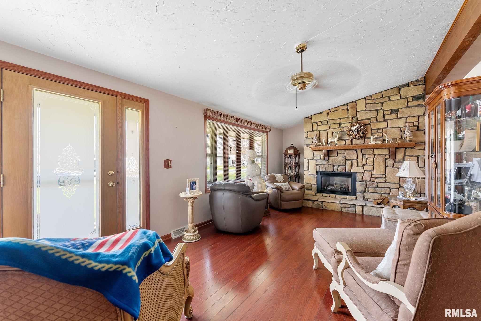 3802 Friendship Farm Road Coal Valley, IL 61240 - Photo 4 of 18 Gallery Image 4
