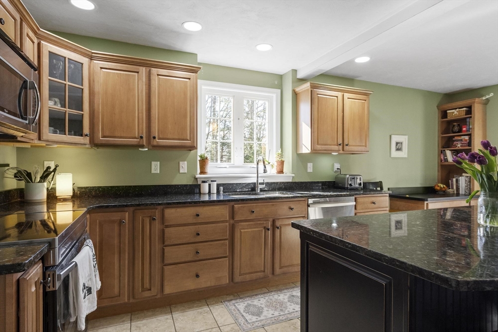 60 Redstone Hill Road Sterling, MA 01564 - Photo 18 of 41