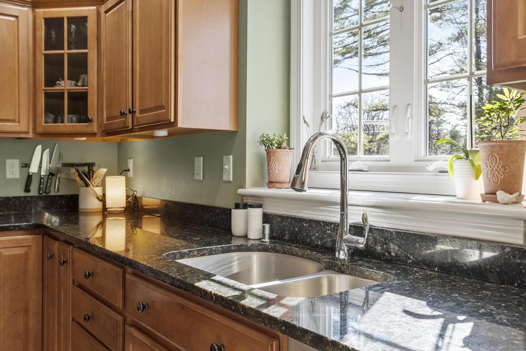 60 Redstone Hill Road Sterling, MA 01564 - Photo 20 of 41