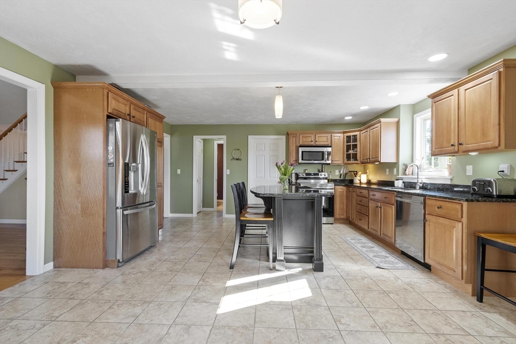 60 Redstone Hill Road Sterling, MA 01564 - Photo 23 of 41