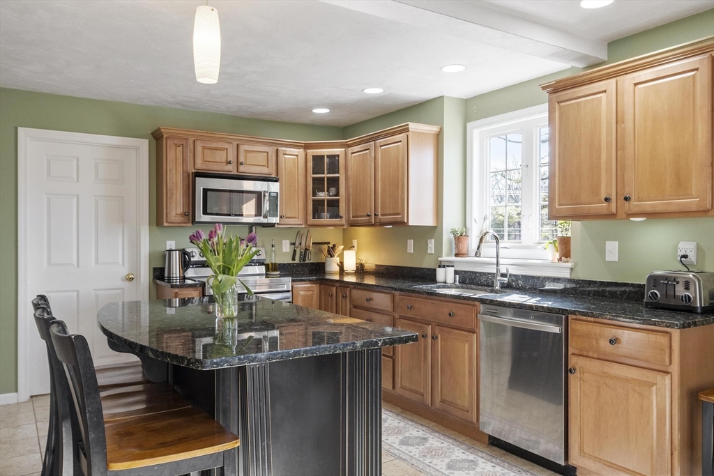 60 Redstone Hill Road Sterling, MA 01564 - Photo 24 of 41