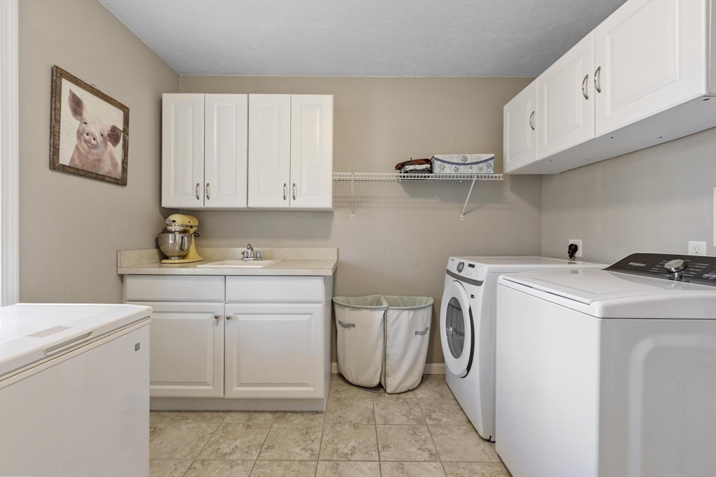 60 Redstone Hill Road Sterling, MA 01564 - Photo 27 of 41