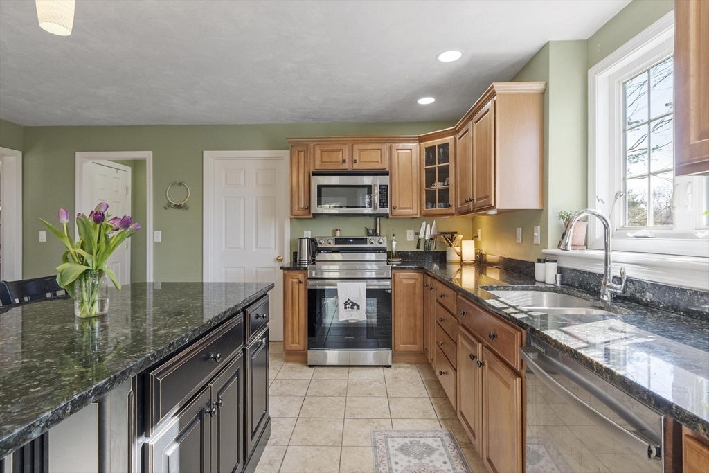 60 Redstone Hill Road Sterling, MA 01564 - Photo 3 of 41