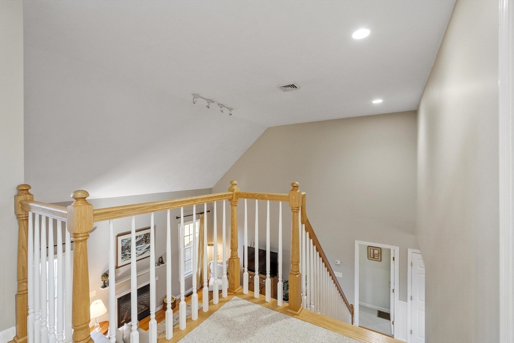 60 Redstone Hill Road Sterling, MA 01564 - Photo 34 of 41