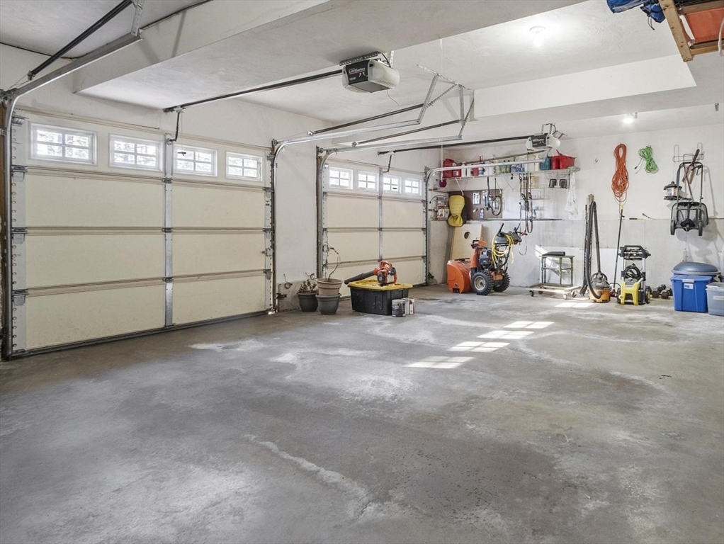 60 Redstone Hill Road Sterling, MA 01564 - Photo 37 of 41