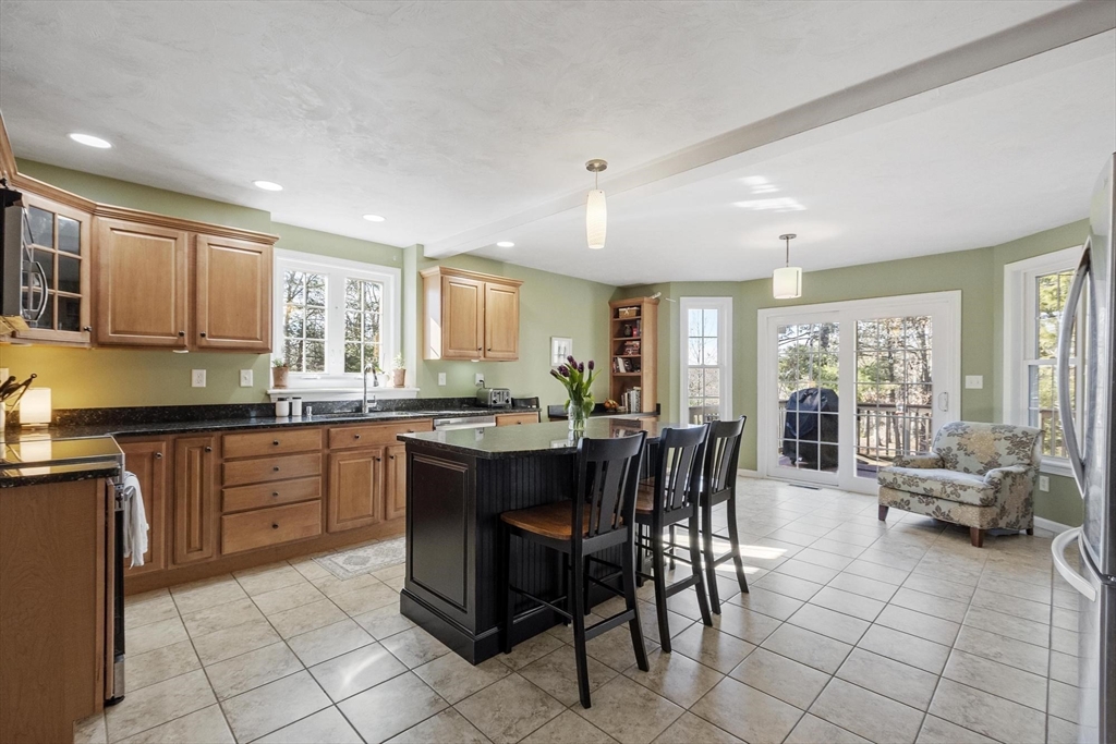 60 Redstone Hill Road Sterling, MA 01564 - Photo 4 of 41