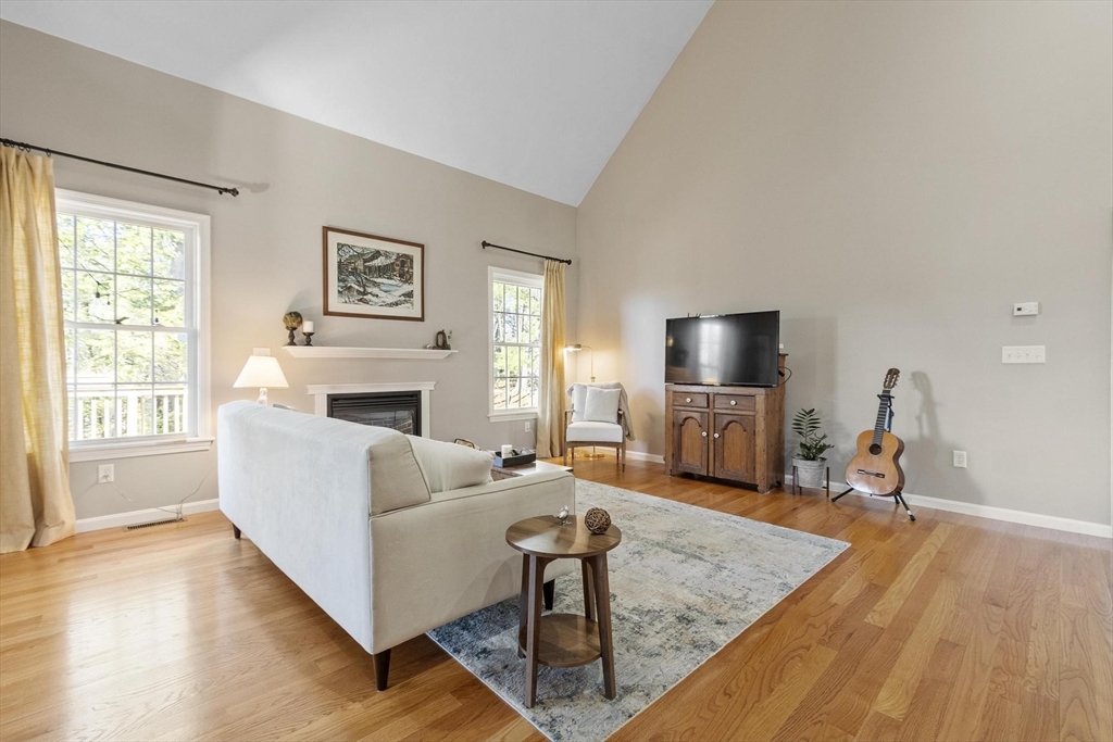 60 Redstone Hill Road Sterling, MA 01564 - Photo 6 of 41