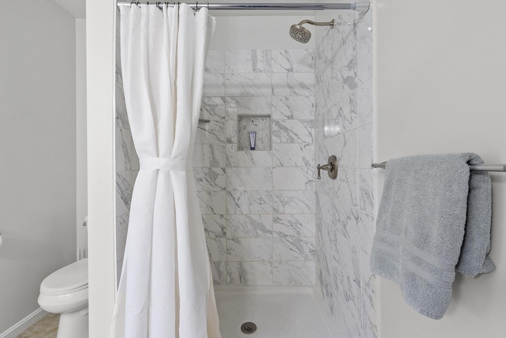 60 Redstone Hill Road Sterling, MA 01564 - Photo 9 of 41