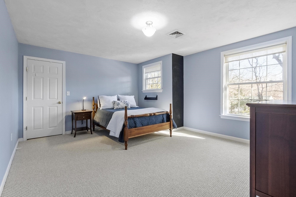 60 Redstone Hill Road Sterling, MA 01564 - Photo 10 of 41