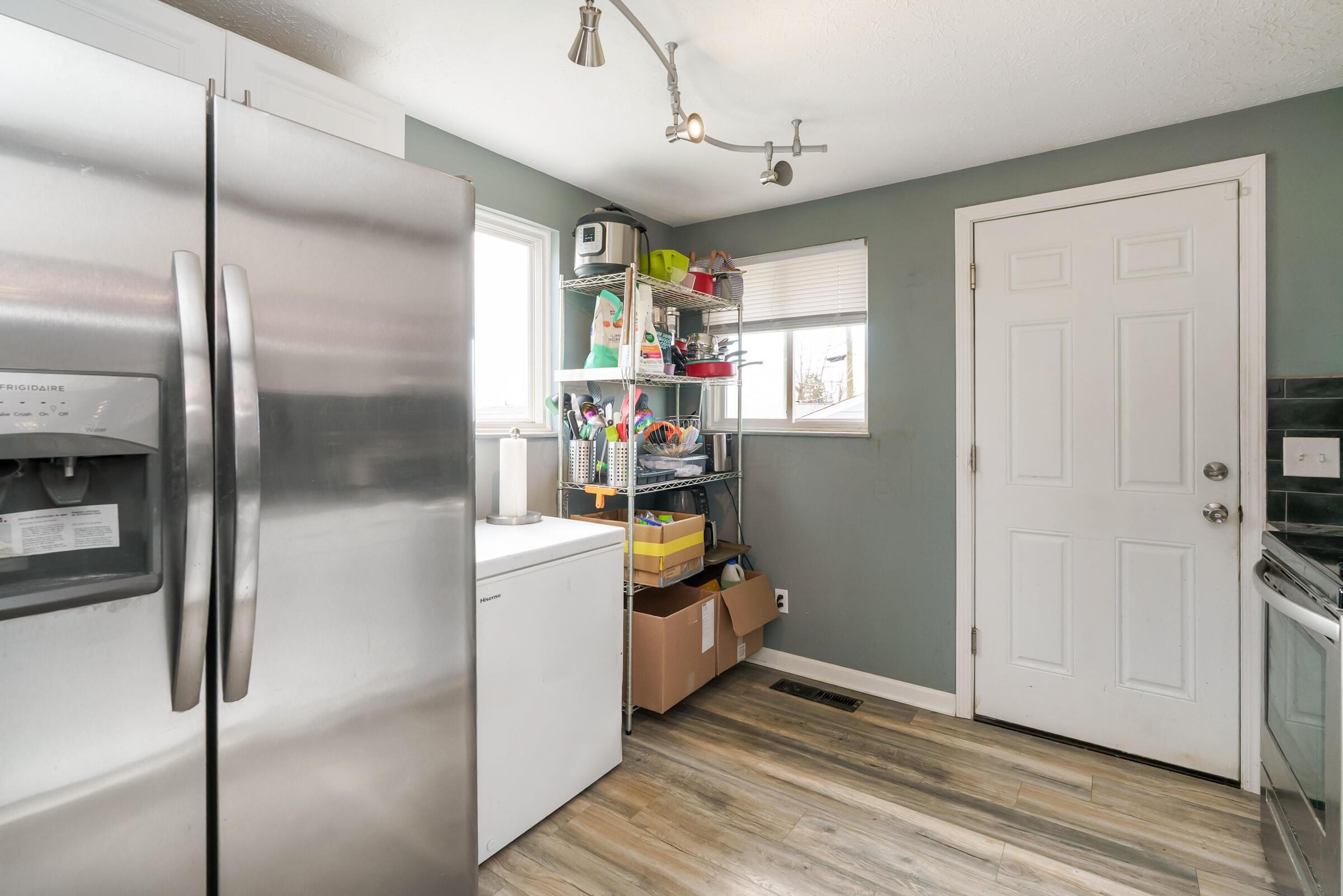 3755 Lynward Road Columbus, OH 43228 - Photo 8 of 25 3755 Lynward Rd-9