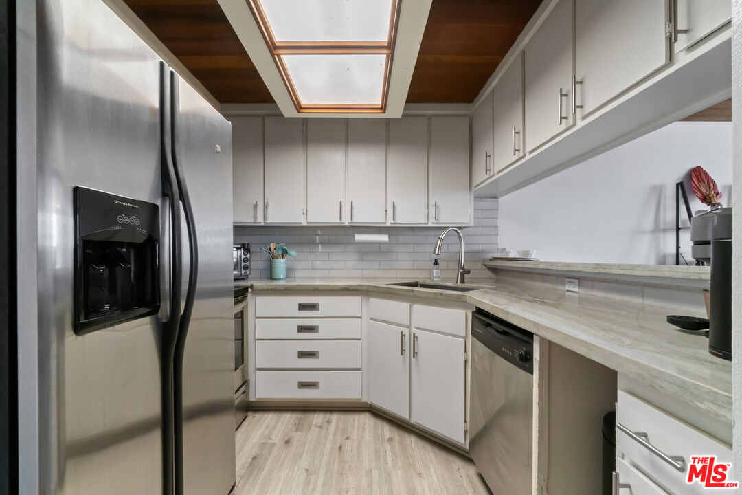 6209 Pacific Avenue, Unit 103 Playa del Rey, CA 90293 - Photo 18 of 40 a kitchen with stainless steel appliances granite countertop a sink stove and refrigerator