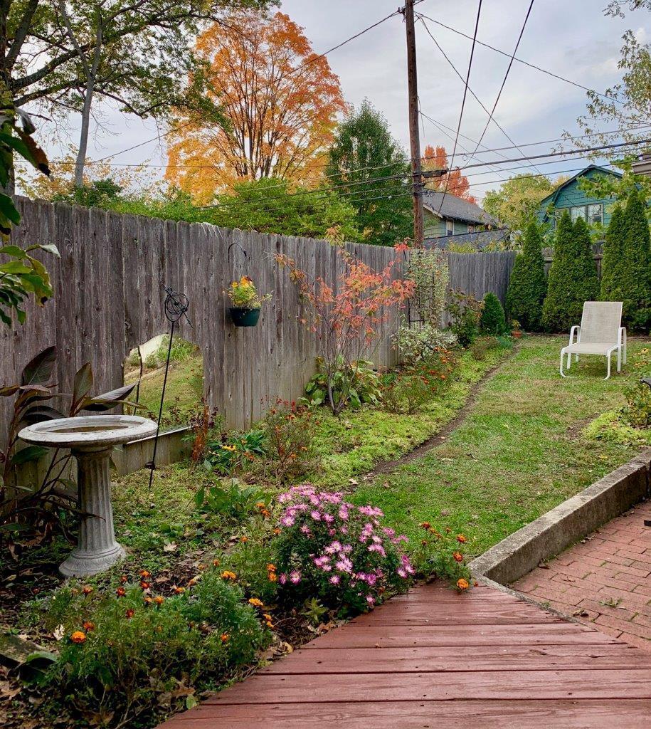 198 East Torrence Road Columbus, OH 43214 - Photo 45 of 62 Autumn back yard 198 E Torrence