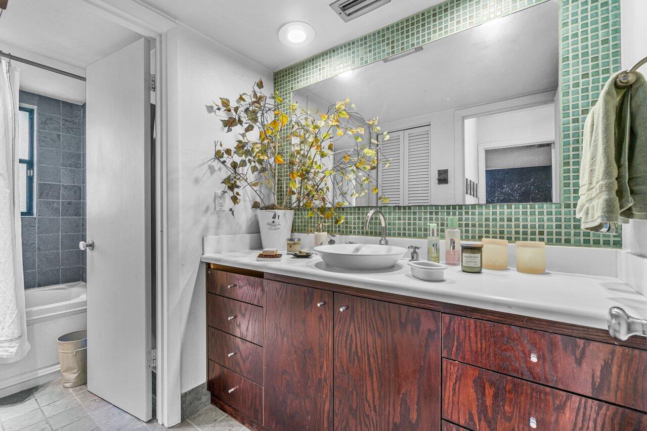 3288 Northwest 27th Avenue Boca Raton, FL 33434 - Photo 19 of 32 Second Bathroom