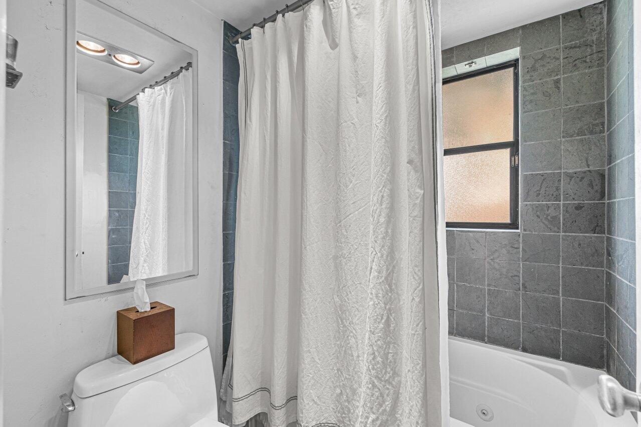 3288 Northwest 27th Avenue Boca Raton, FL 33434 - Photo 20 of 32 Second Bathroom Shower/Tub