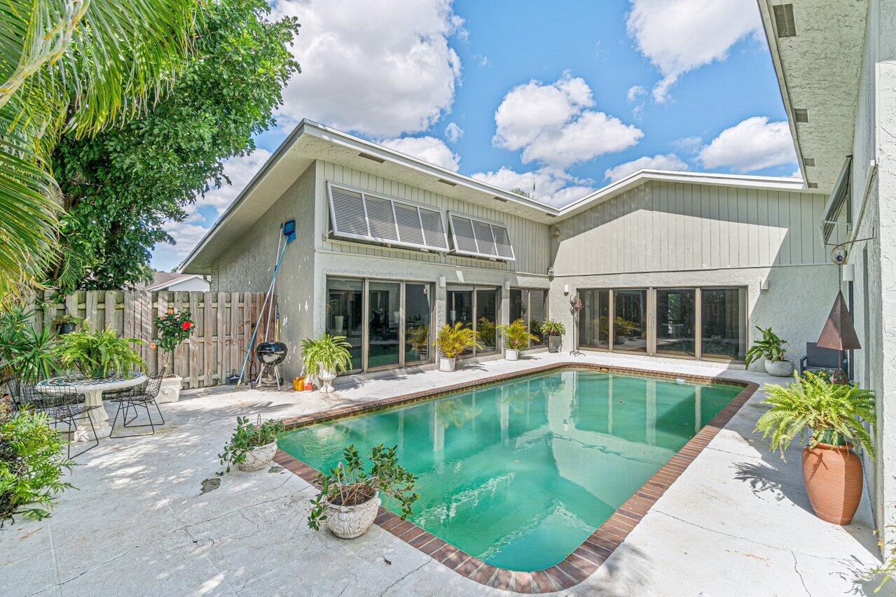 3288 Northwest 27th Avenue Boca Raton, FL 33434 - Photo 30 of 32 Courtyard with Pool