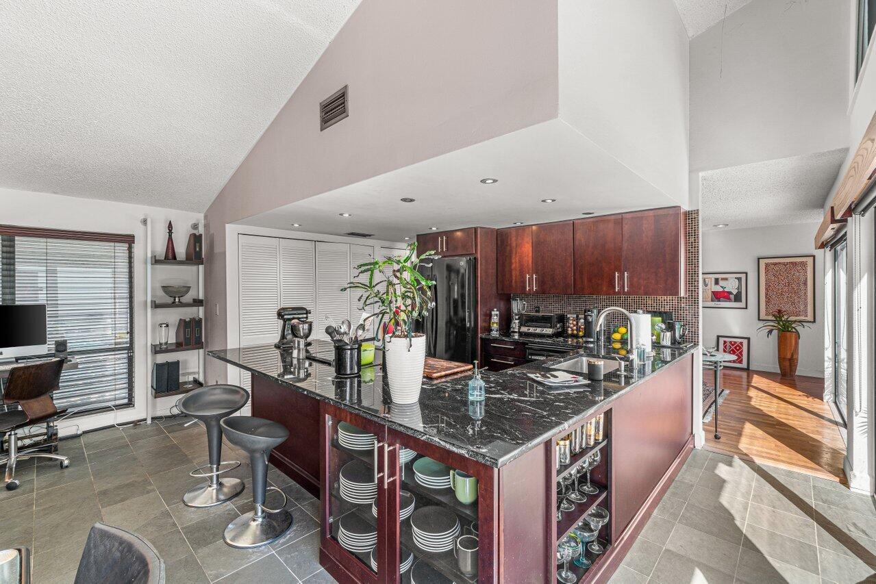 3288 Northwest 27th Avenue Boca Raton, FL 33434 - Photo 9 of 32 Kitchen