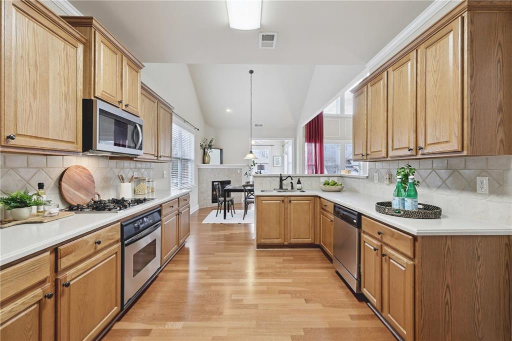 3210 The Commons Drive Cumming, GA 30041 - Photo 4 of 33