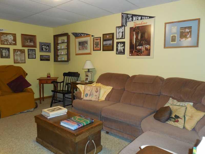 19 Silver Ridge Road Bangor, ME 04401 - Photo 22 of 25 Den/Family/Great Room.