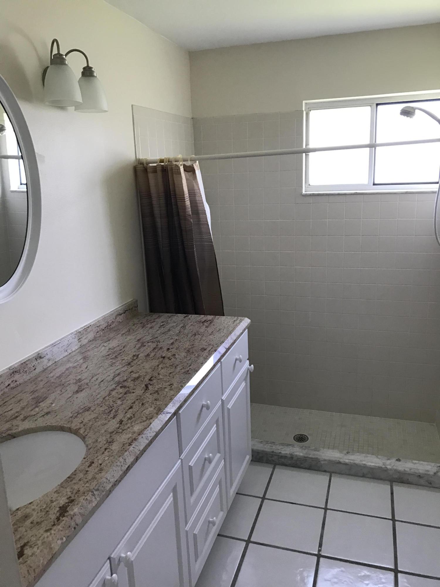 72 Maplecrest Circle Jupiter, FL 33458 - Photo 8 of 22 Master Bath