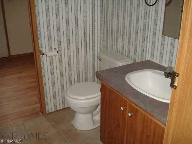138 West Grove Road Lexington, NC 27295 - Photo 7 of 7 Other. Hall Bath